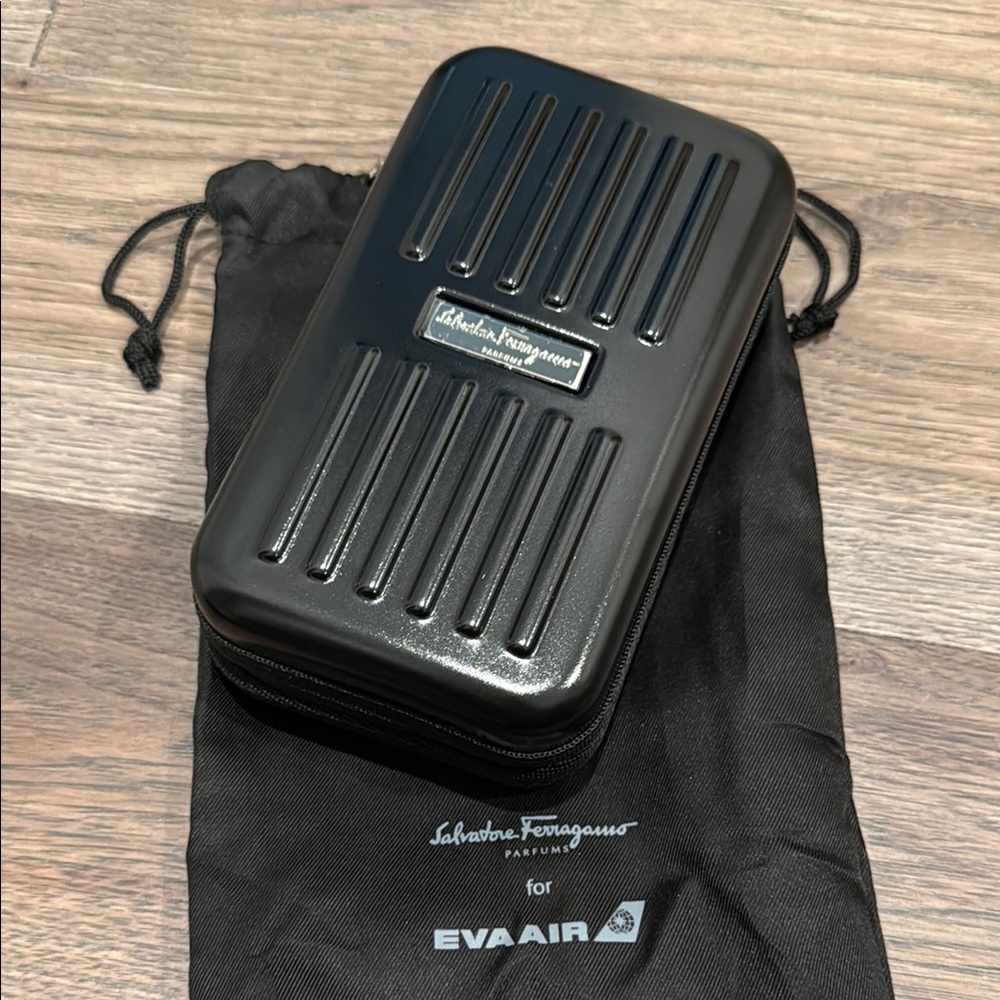 Salvatore Ferragamo for EVA Air business class Amenity kit